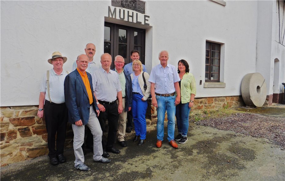 Die FWG Kreis Ahrweiler informierte sich bei der Gilligs Mühle in Antweiler über die Nutzung der Wasserkraft an der Ahr
