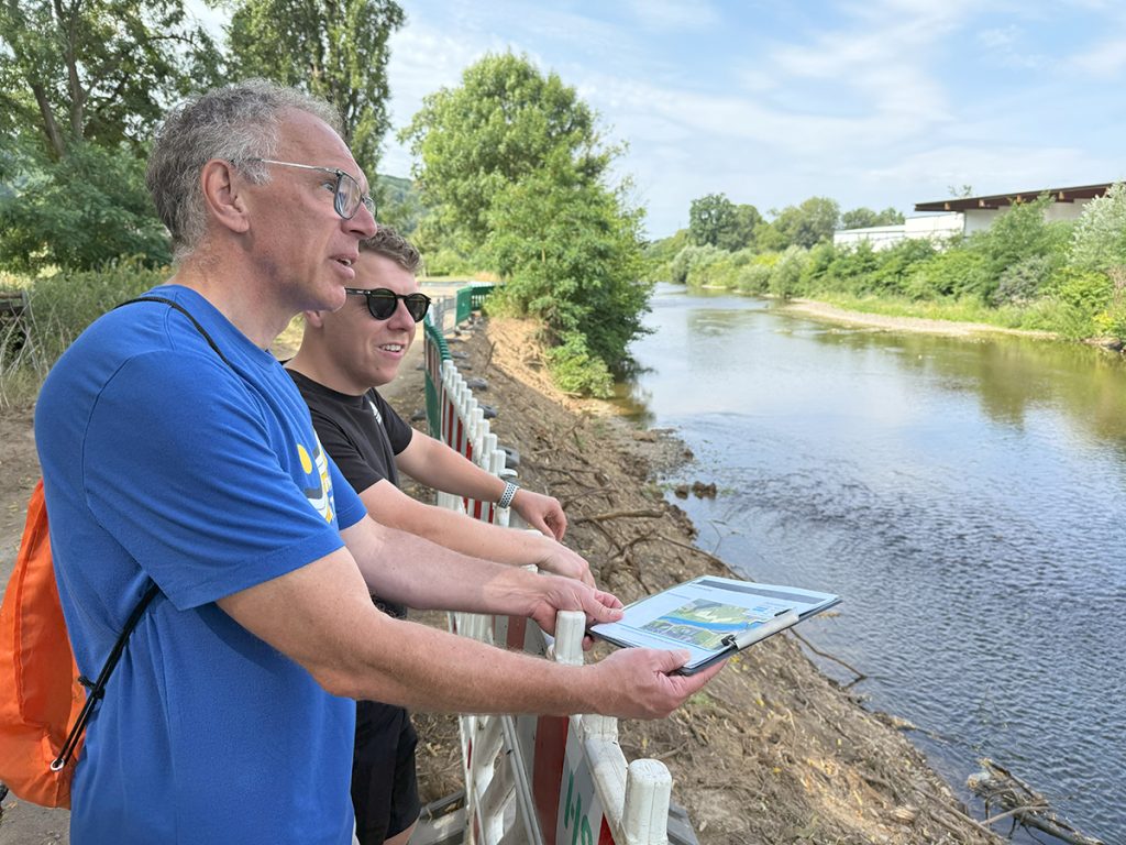 FWG Sinzig informierte sich über die Arbeiten zum Wiederaufbau des Ahrradweges im Abschnitt bis zum Spessartsteg